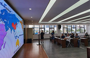 集萃（昆山）工业升级增进中心携电子科技大学专家赴ag旗舰厅光电开展产学研对接